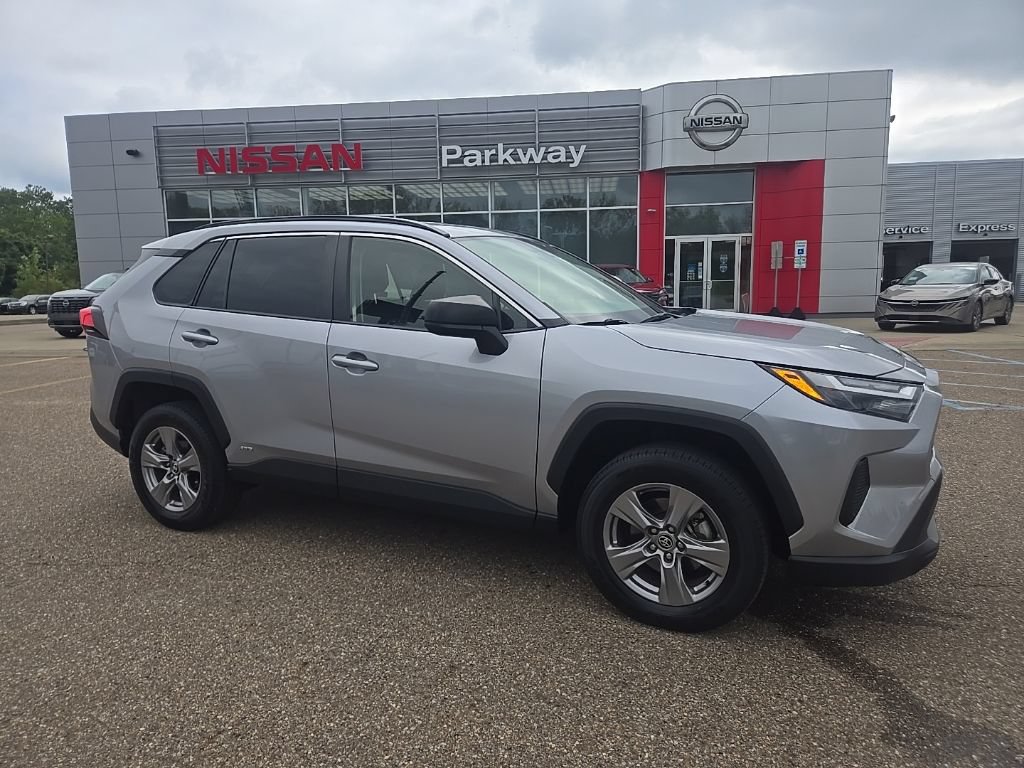 Used 2023 Toyota RAV4 LE AWD/4WD image 1