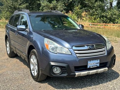 Used 2014 Subaru Outback 3.6R Limited w/ Moonroof Package AWD/4WD image 2