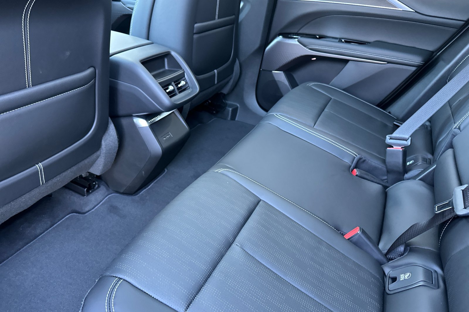 Used 2026 Cadillac Lyriq Luxury RWD image 12