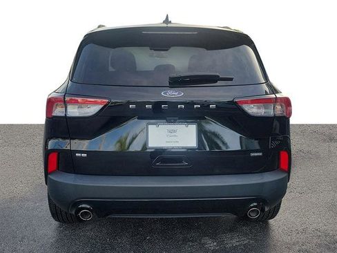 Used 2021 Ford Escape SE w/ SE Sport Appearance Package image 4