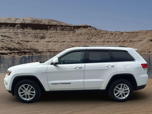Used 2018 Jeep Grand Cherokee Laredo image 8