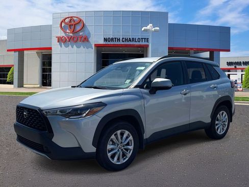 Used 2023 Toyota Corolla Cross LE FWD image 4