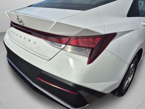 Certified 2025 Hyundai Elantra SE FWD image 32