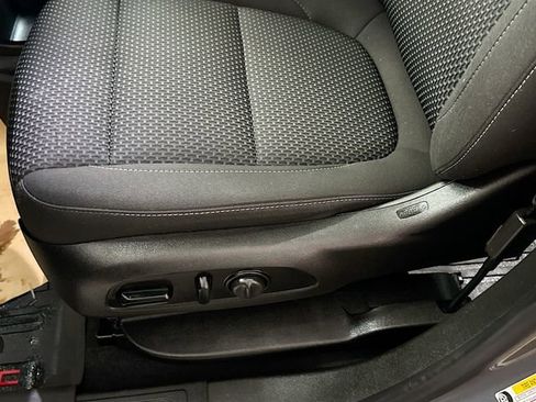 Used 2021 GMC Acadia SLE w/ Driver Convenience Package image 19