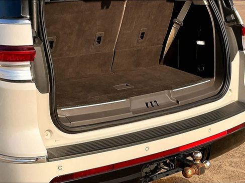 Used 2022 Lincoln Navigator Reserve AWD/4WD image 16