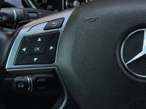 Used 2016 Mercedes-Benz GL 550 4MATIC image 28