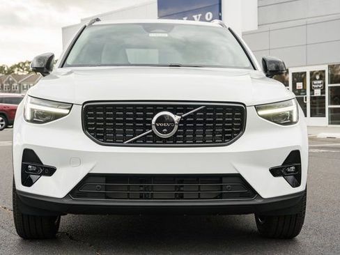 New 2026 Volvo XC40 B5 Ultra w/ Protection Package Premier image 2