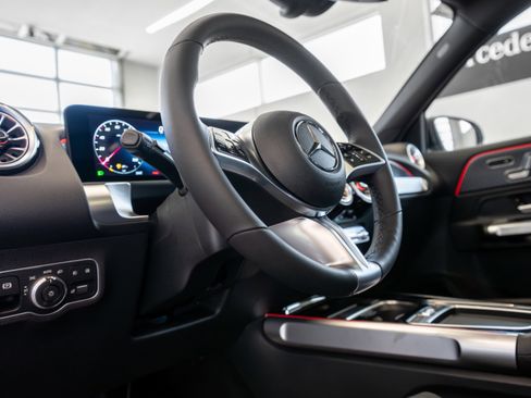 Used 2024 Mercedes-Benz GLB 250 GLB 250 w/ Exclusive Package image 7