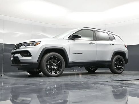 Used 2026 Jeep Compass Latitude AWD/4WD image 60