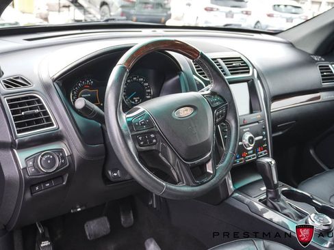 Used 2019 Ford Explorer Platinum image 31