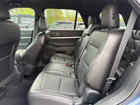 Used 2018 Ford Explorer XLT w/ Equipment Group 202A FWD image 9