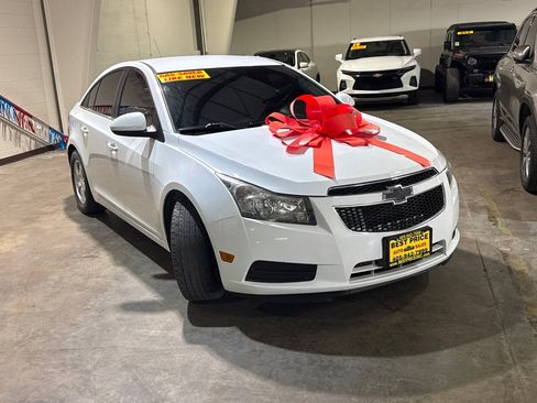Used 2014 Chevrolet Cruze LT FWD image 2