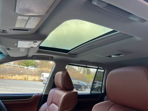 Used 2019 Lexus LX 570 4WD image 16