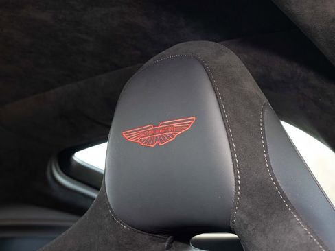 Used 2025 Aston Martin V8 Vantage Coupe RWD image 25