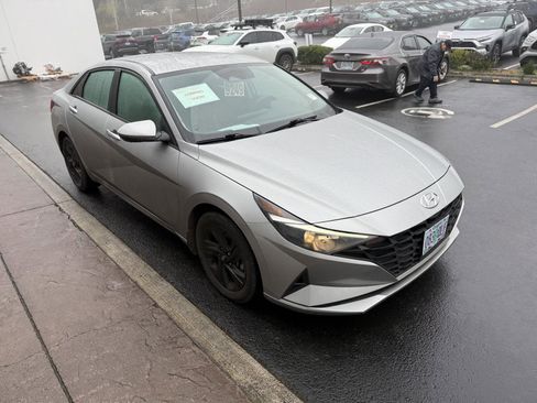 Used 2022 Hyundai Elantra SEL w/ Convenience Package image 6