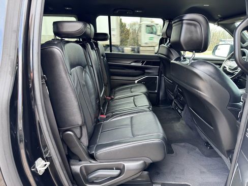 Used 2024 Jeep Wagoneer L Series II w/ Flexible Seating Group image 34