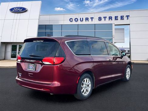 Used 2021 Chrysler Voyager Lxi FWD image 5