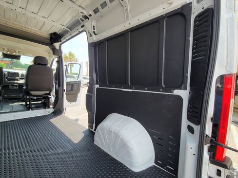 Used 2025 RAM ProMaster 2500 w/ Convenience Group FWD image 28