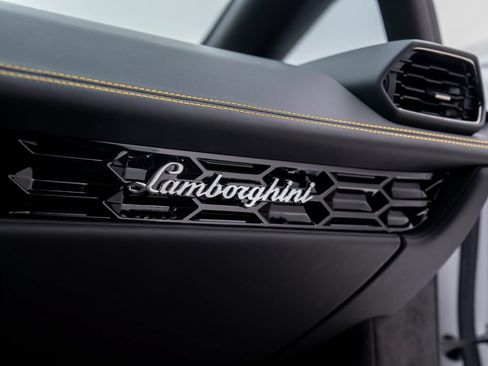 Used 2023 Lamborghini Huracan Tecnica RWD image 34