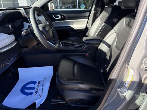 Used 2024 Jeep Compass Limited image 11