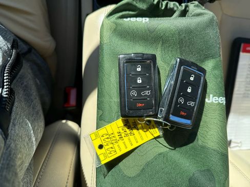 Used 2022 Jeep Grand Cherokee L Limited image 29