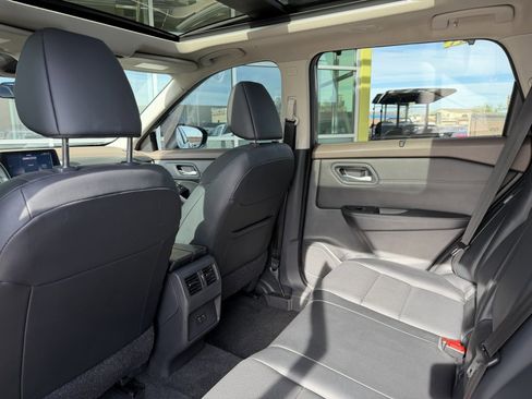 Used 2023 Nissan Rogue SV w/ SV Premium B Package image 34