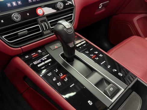 Used 2023 Porsche Macan AWD/4WD image 23