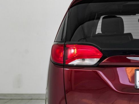 Used 2020 Chrysler Pacifica Limited image 41