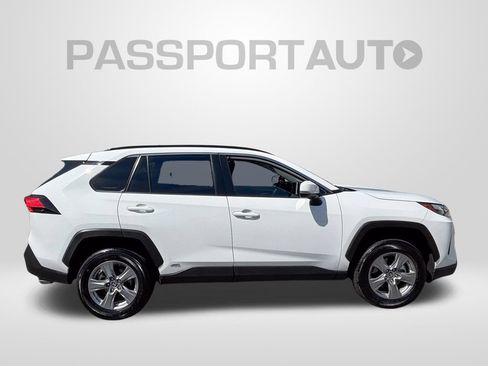 Used 2025 Toyota RAV4 XLE AWD/4WD image 9