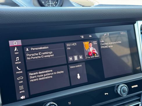 Certified 2024 Porsche Macan AWD/4WD image 21