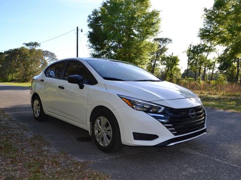 Used 2025 Nissan Versa S w/ Trunk Package image 4