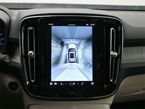 Used 2024 Volvo XC40 B5 Ultimate w/ Protection Package Premier image 20