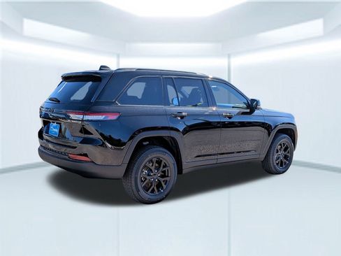 New 2025 Jeep Grand Cherokee Altitude image 7