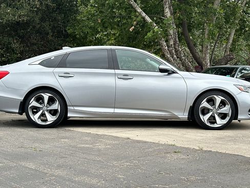 Used 2019 Honda Accord Touring image 3