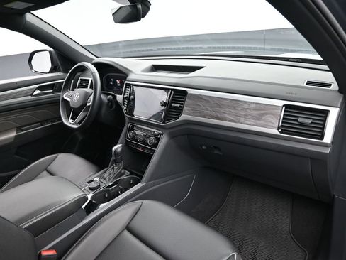 Used 2022 Volkswagen Atlas Cross Sport SE image 27