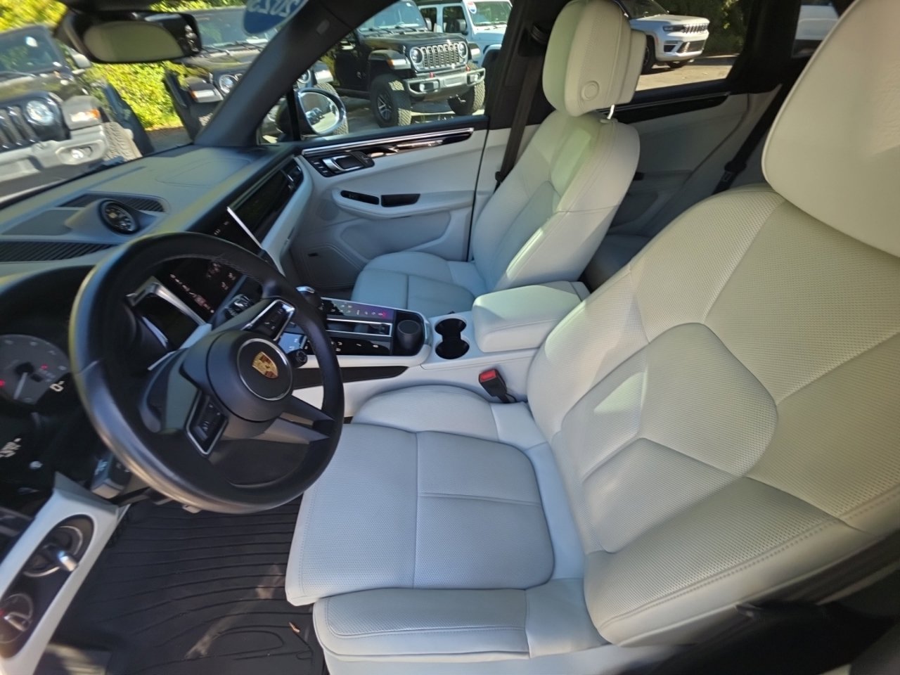 Used 2023 Porsche Macan S AWD/4WD image 17