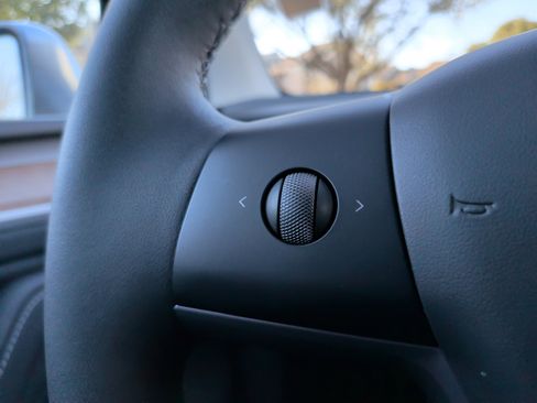 Used 2024 Tesla Model Y Long Range image 18