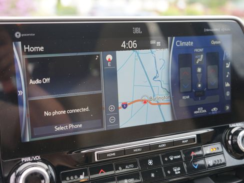 Used 2022 Toyota Highlander Limited image 17