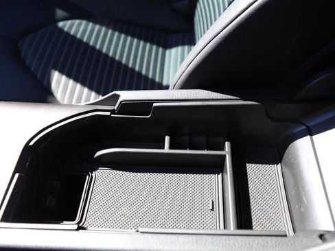 Used 2023 Toyota Camry SE image 18