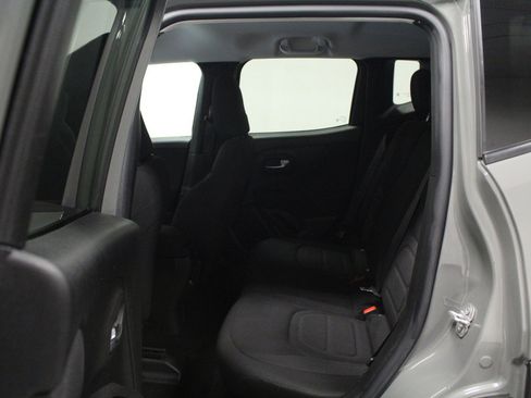 Used 2021 Jeep Renegade Latitude w/ Luxury Group I image 13