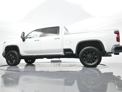 Used 2024 Chevrolet Silverado 2500 LTZ AWD/4WD image 45