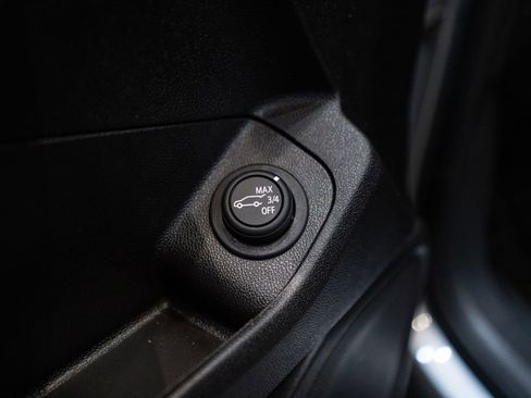 Used 2024 GMC Terrain SLT image 23