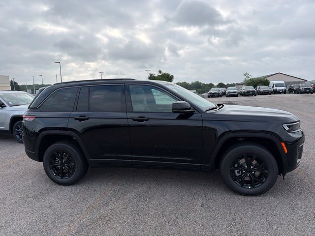 New 2026 Jeep Grand Cherokee Altitude AWD/4WD image 2