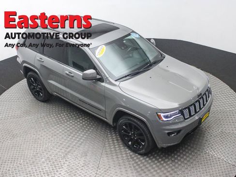 Used 2020 Jeep Grand Cherokee Altitude image 3