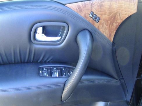 Used 2022 Nissan Armada SL w/ Captain's Chairs Package image 18