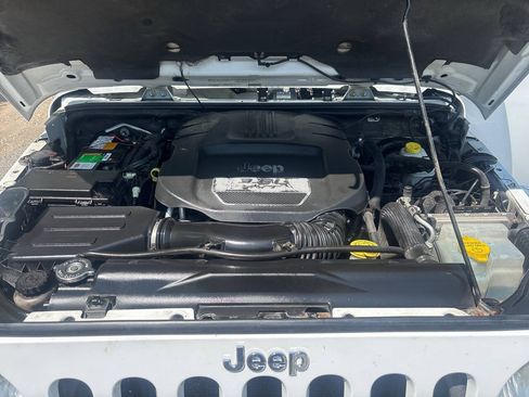 Used 2012 Jeep Wrangler Sahara w/ Connectivity Group AWD/4WD image 42