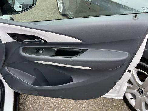 Used 2020 Chevrolet Bolt LT image 23