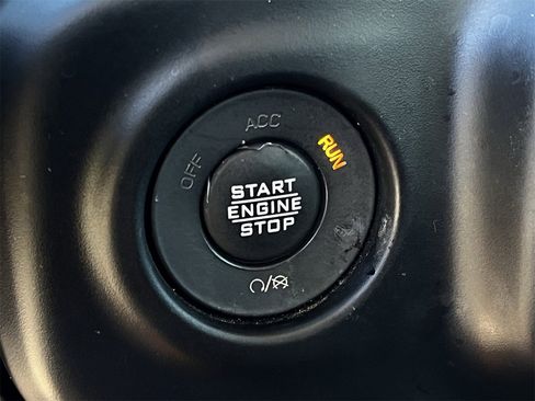 Used 2020 Jeep Gladiator Sport image 19