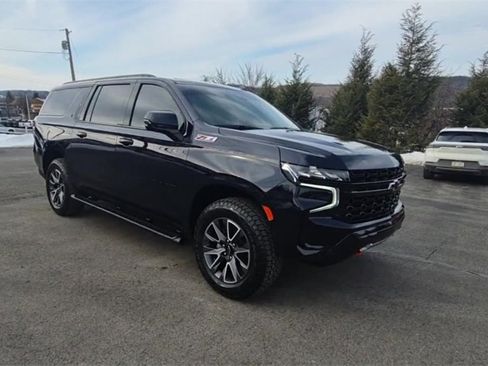 Used 2024 Chevrolet Suburban Z71 w/ Luxury Package image 3
