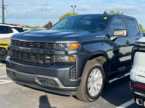 Used 2020 Chevrolet Silverado 1500 Custom w/ Custom Value Package AWD/4WD image 9